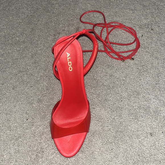 red heel tie and adjustable straps - Picture 4 of 8